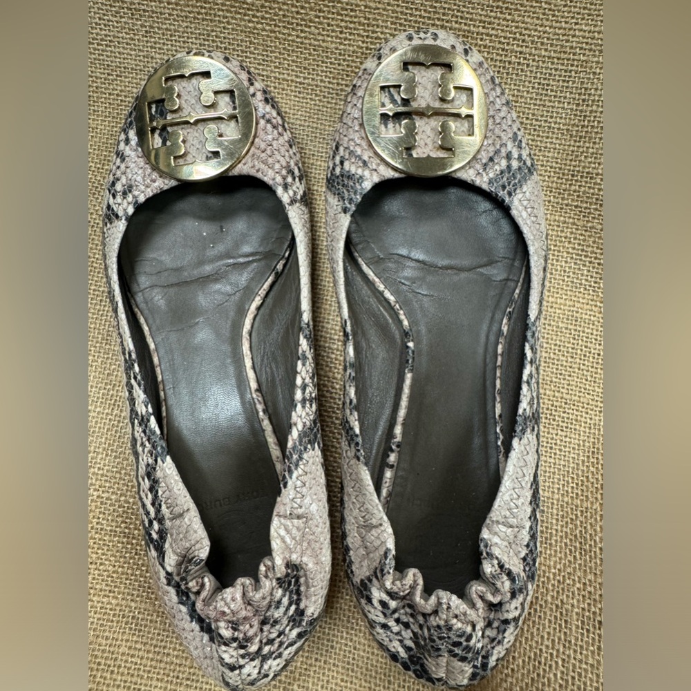 Tory Burch REVA GOLD LOGO SNAKESKIN MEDALLION BALLET FLATS Shoes Size 10M